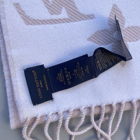 Louis Vuitton Pink And White Wool Logo Scarf With Tassels Essentials - Picture 3 of 8